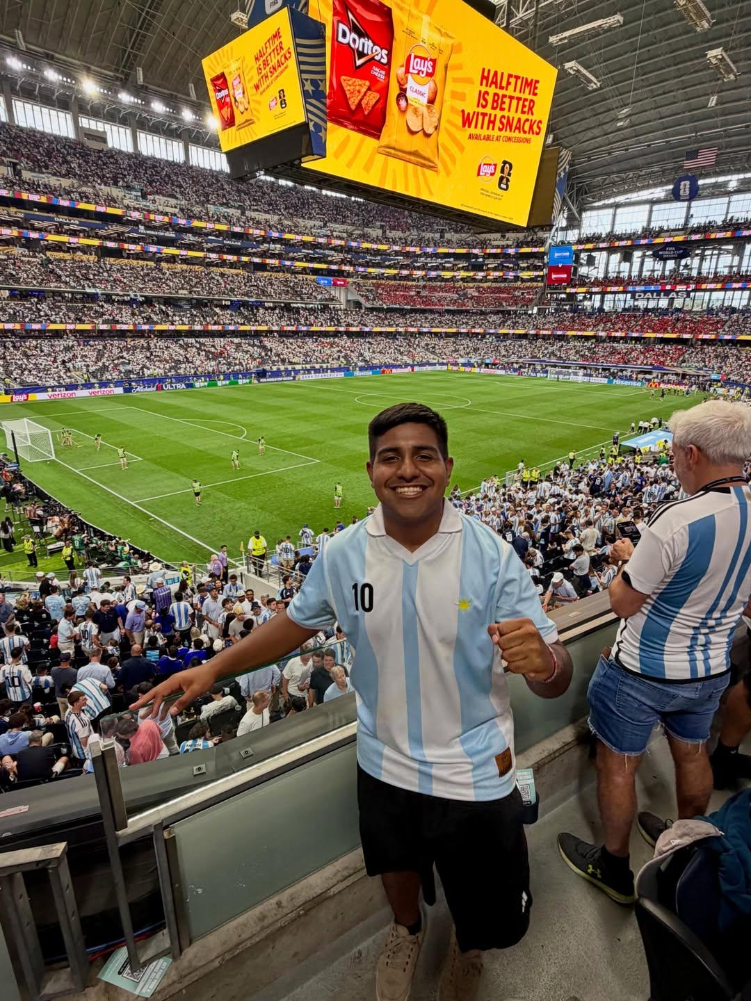 Bruno Coronel na zápase Argentína – Rakúsko na MS vo futbale 2026. Zdroj: Instagram.com/coronelbruno_