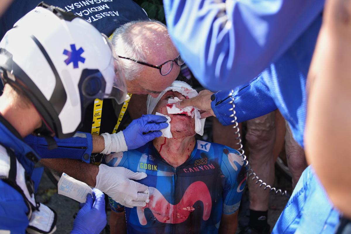 VIDEO Momenty hrôzy na Alpe d'Huez! Kolumbijský jazdec doplatil na nezodpovedného diváka