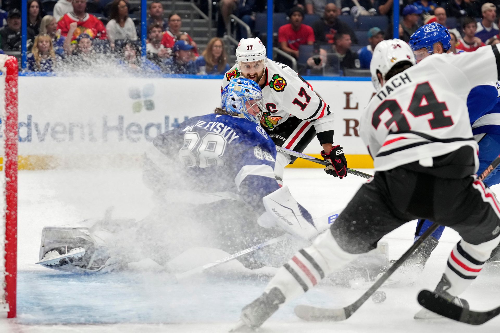 Brankár Tampy Andrej Vasilevskij zasahuje v zápase proti Chicagu. Zdroj: SITA/AP