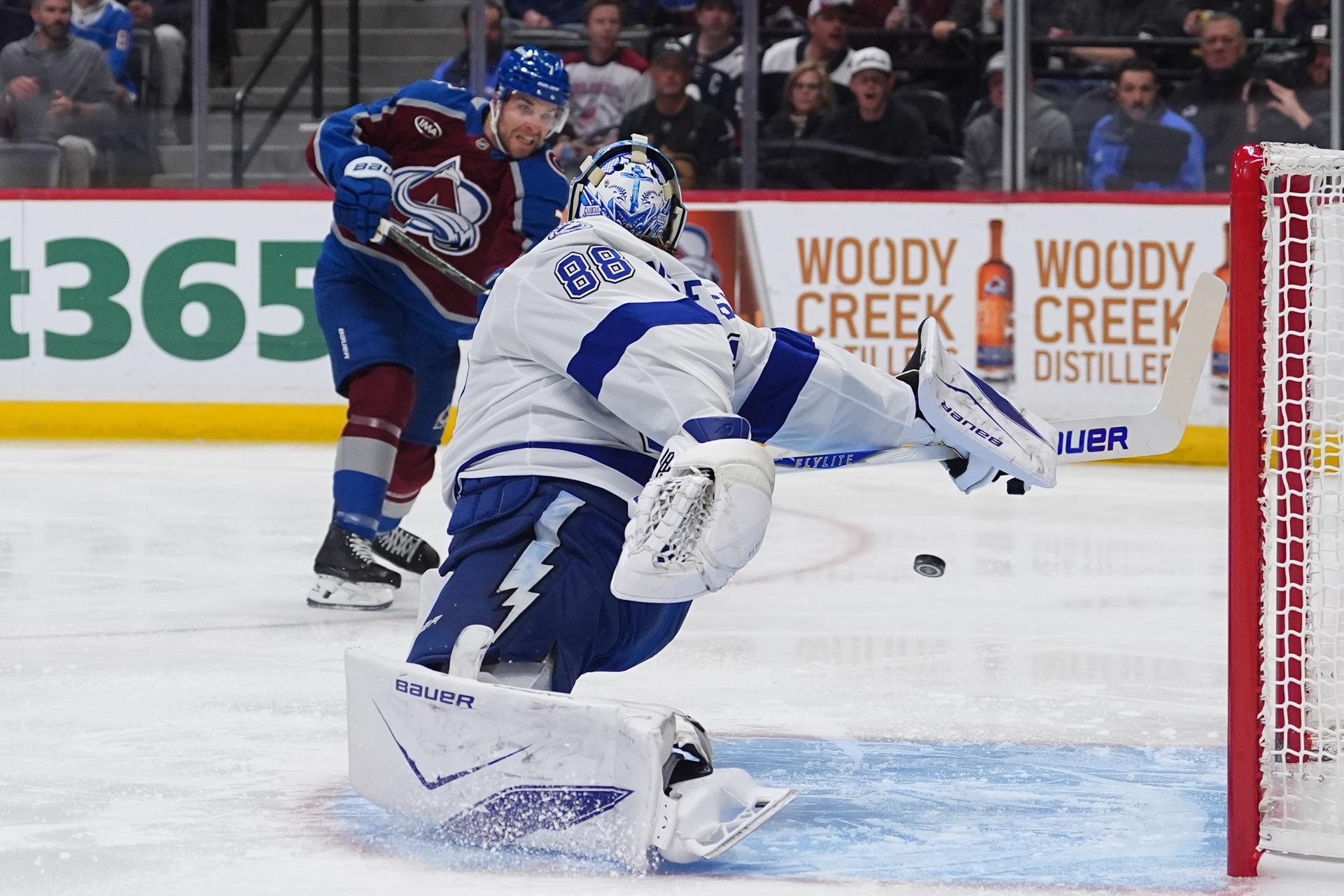 Colorado Avalanche - Tampa Bay Lightning (Devon Toews, Andrej Vasilevskij) / NHL. Zdroj: SITA/AP