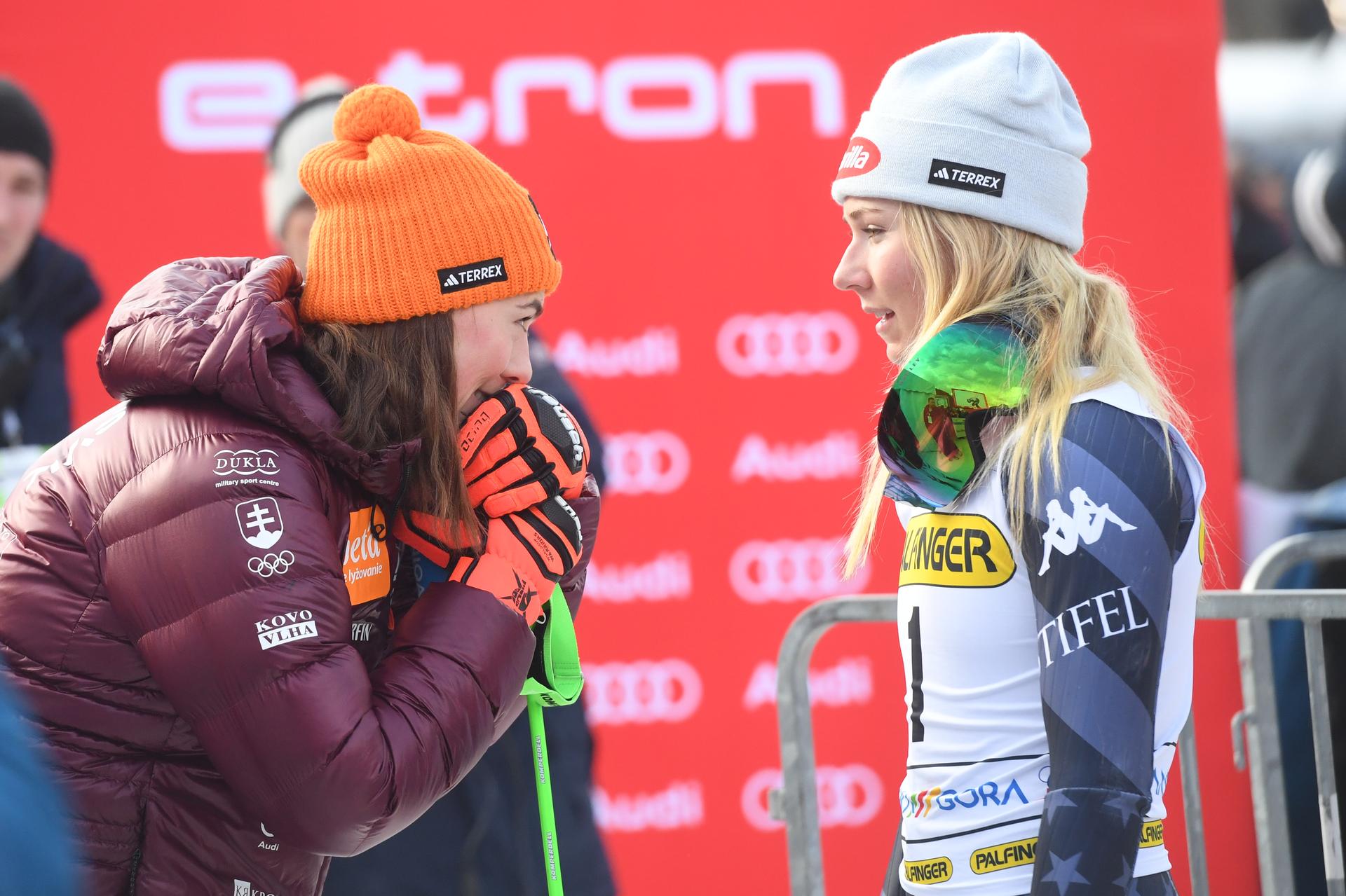 Petra Vlhová a Mikaela Shiffrinová. Zdroj: TASR