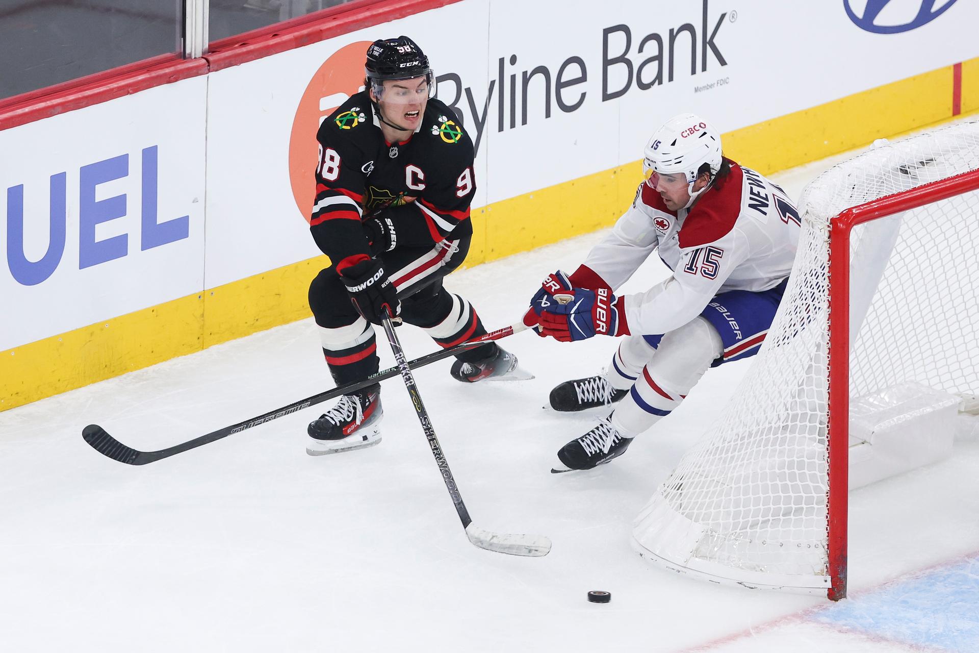 Connor Bedard v zápase proti Montrealu Canadiens. Zdroj: SITA/AP