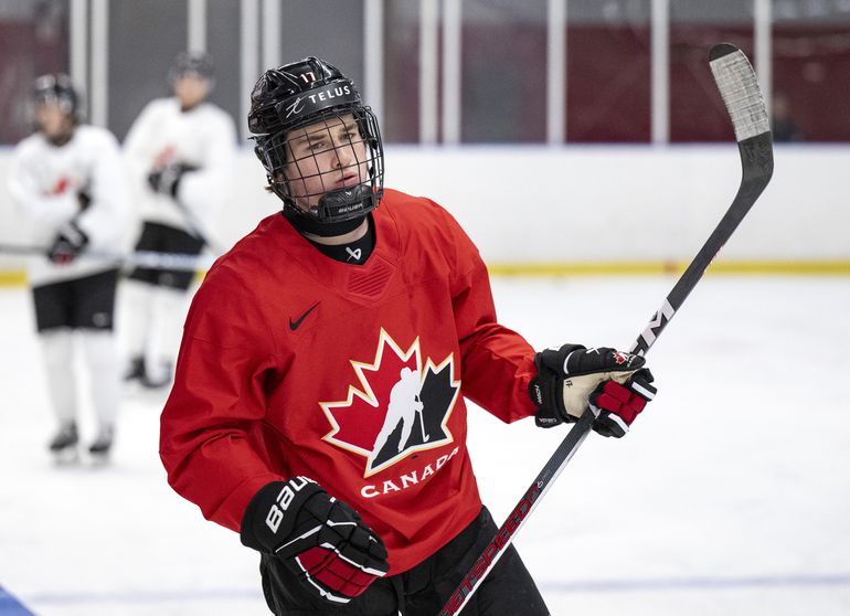 MS v hokeji U20: Škaredý faul kanadskej hviezdy skončil bez trestu. IIHF pobúrila fanúšikov