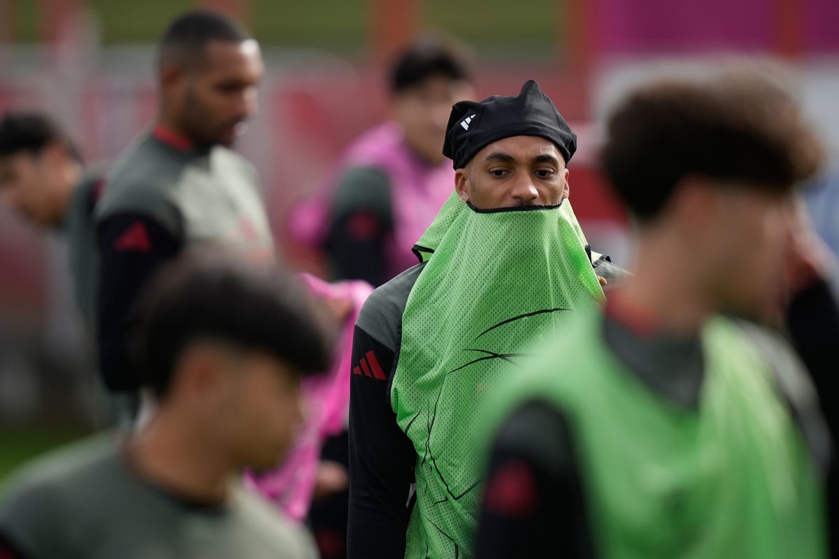 Odmietol viacero klubov. Bayern chce predať svojho obrancu už v zime