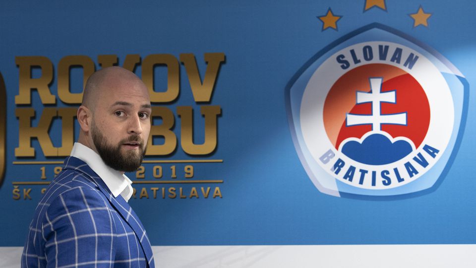 Reputácia Slovana utrpela, aké budú následky? Odborník aj o (ne)miešaní športu s politikou