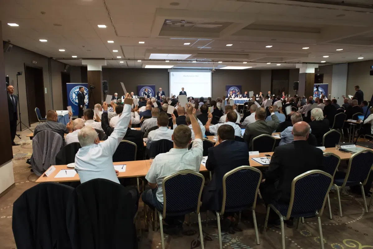 Voľby by mali byť tajné. Kto bude hlasovať za prezidenta SFZ?