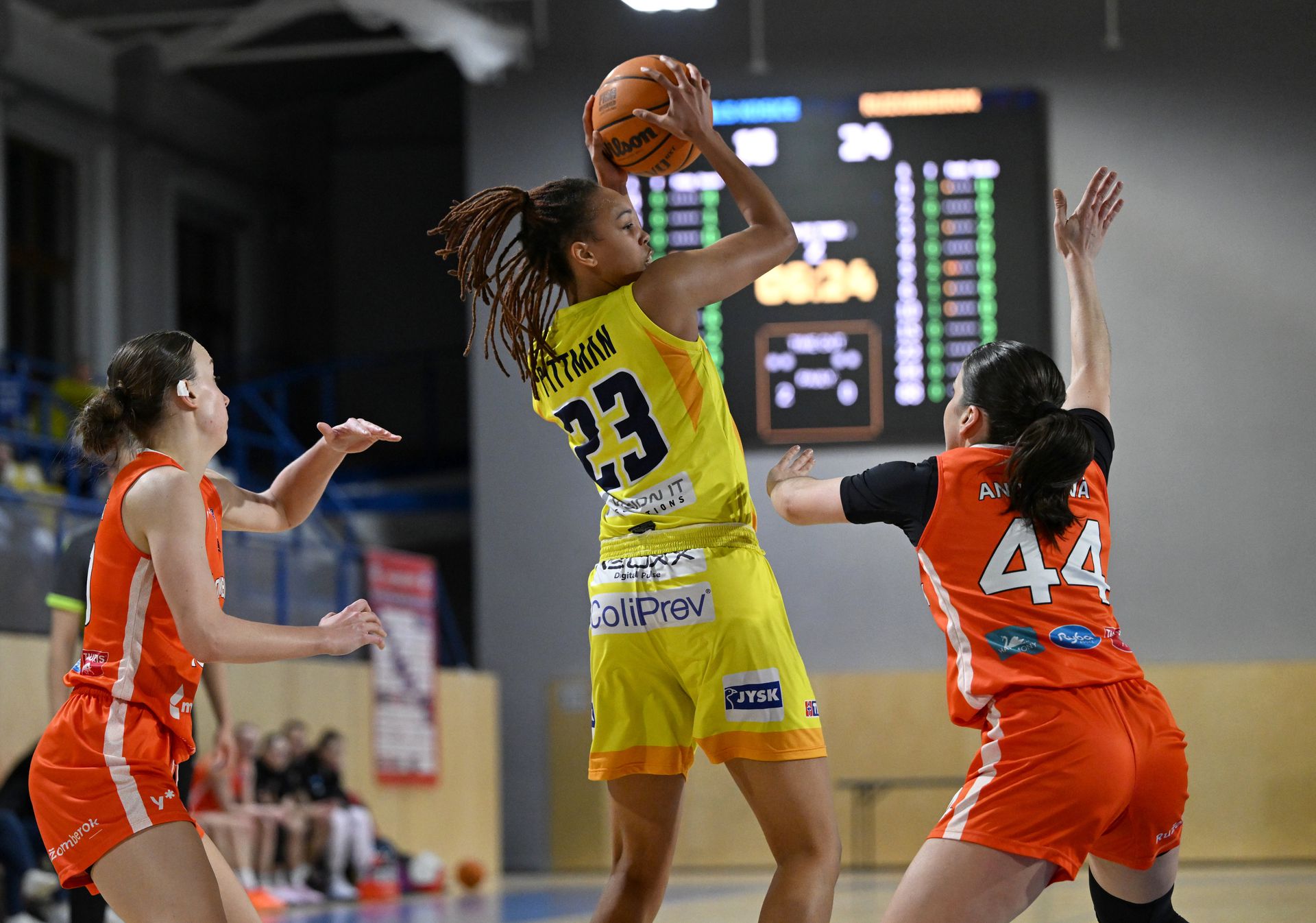 YOUNG ANGELS Košice - MBK Ružomberok. Zdroj: TASR