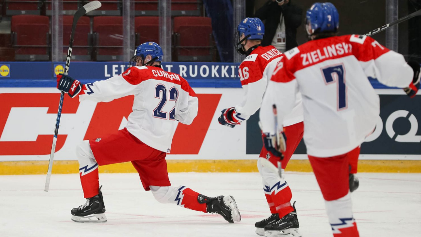 MS v hokeji U18: Česi vstúpili do turnaja víťazstvom, šláger dňa pre Kanadu
