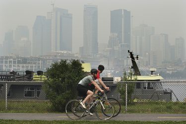 Montreal ochromil smog z požiarov. Preteky v triatlone museli zrušiť