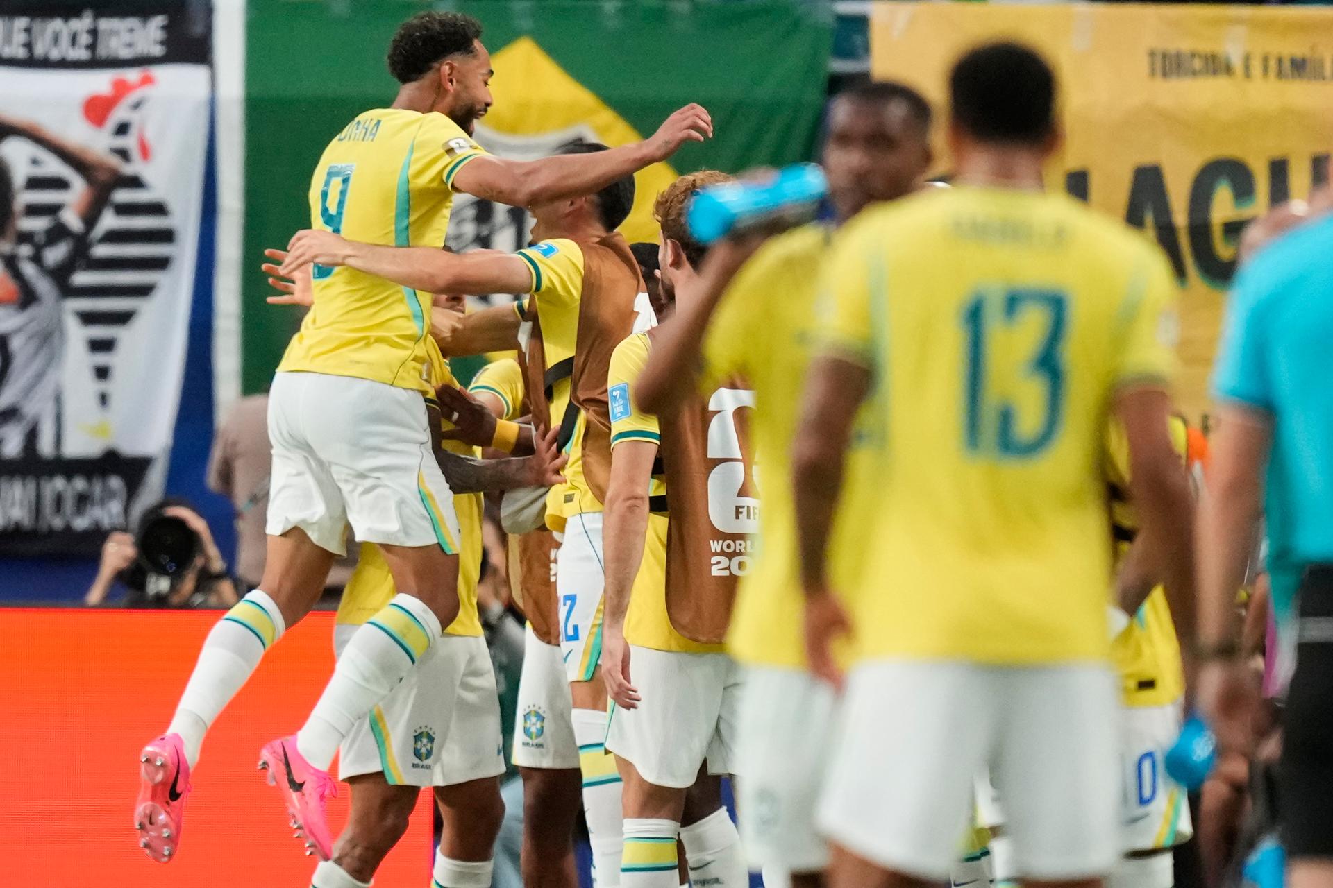 Hráči Brazílie sa tešia z gólu v zápase so Škótskom na MS vo futbale 2026. Zdroj: SITA/AP