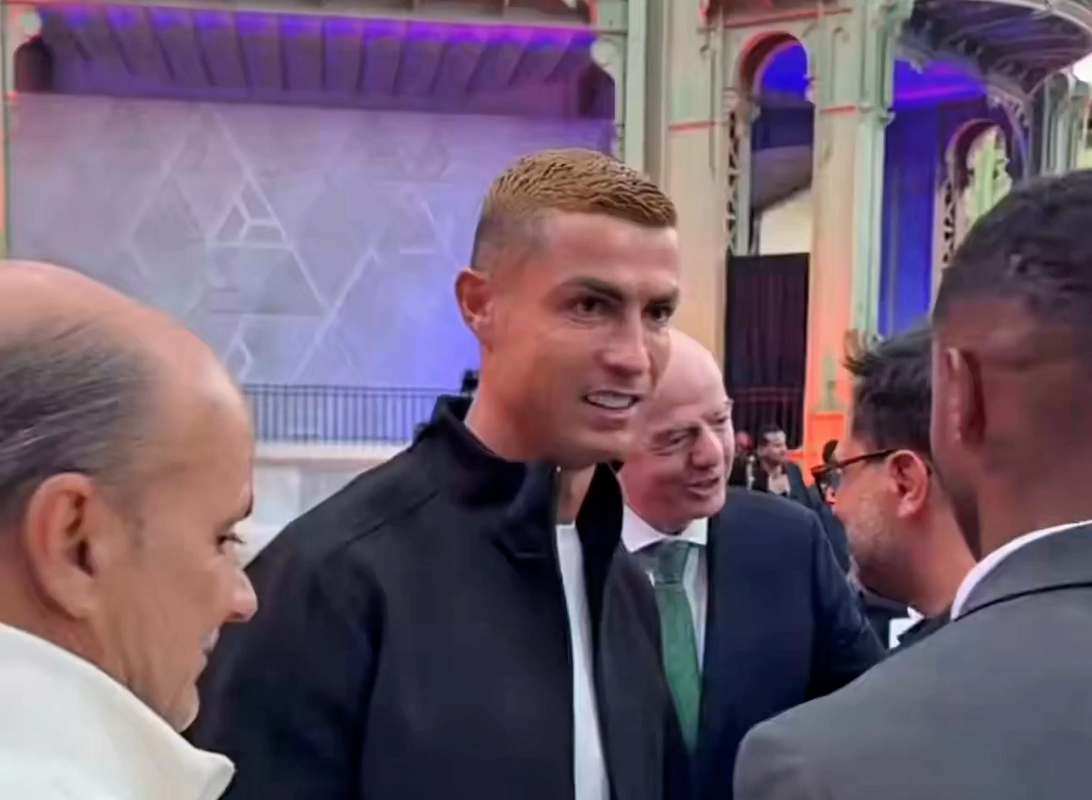 VIDEO Úsmev vystriedal odpor. Ronaldo po stretnutí s Infantinom neudržal emócie, jeho grimasa baví internet