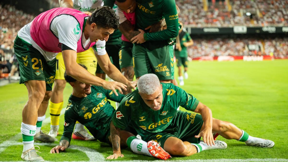 VIDEO Betis udrel v závere. Valencia doma padla a stále čaká na prvý gól sezóny
