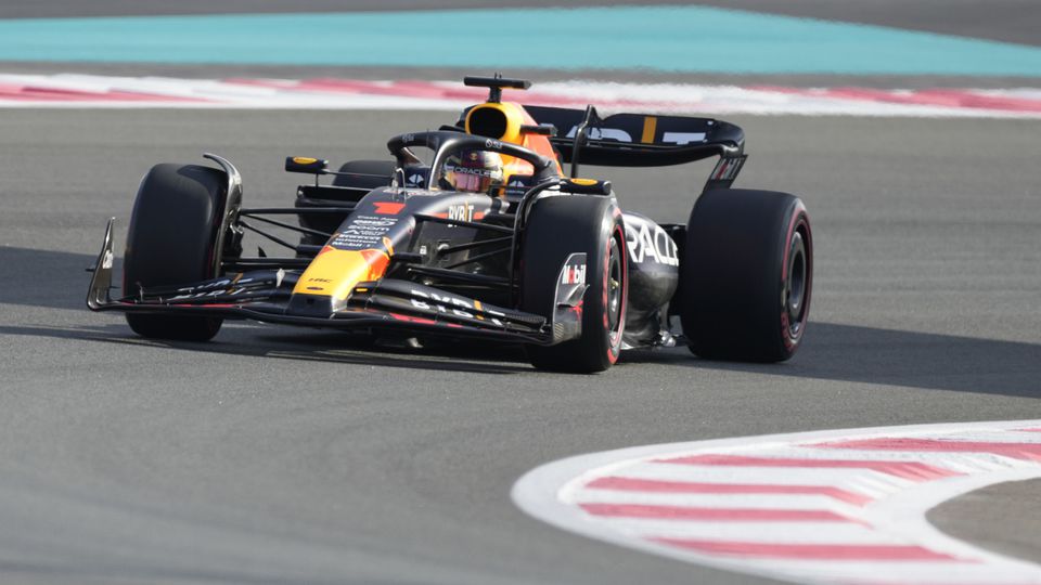 Veľká cena Abú Zabí: Verstappen ovládol aj poslednú kvalifikáciu, prekvapenie pre Hamiltona