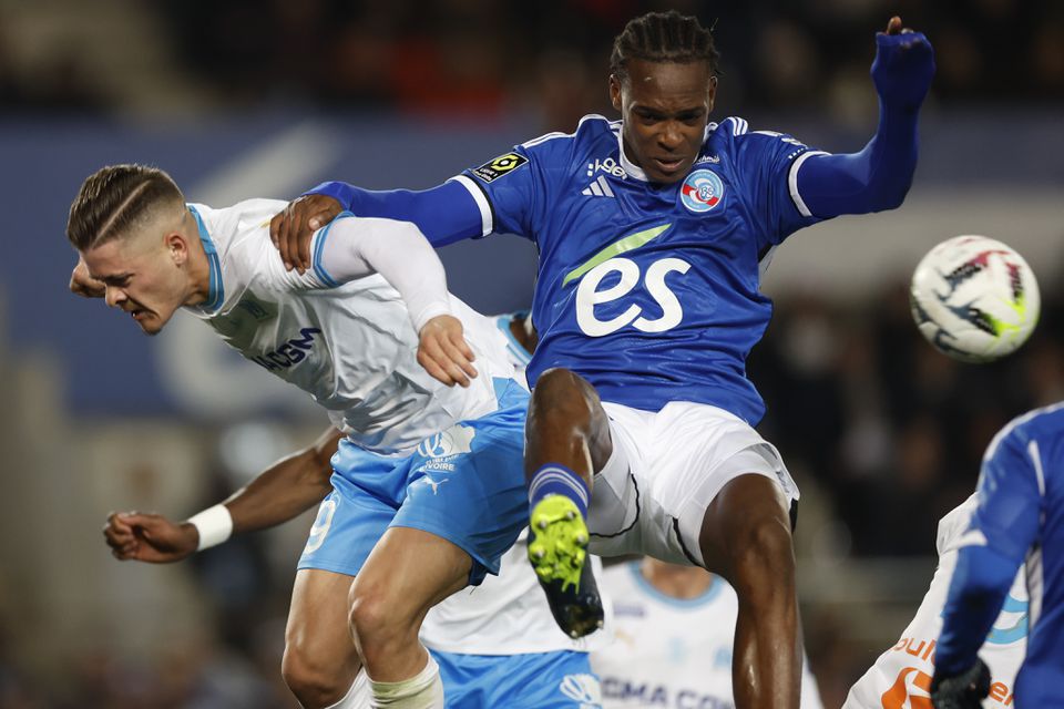 Marseille natiahlo dlhú sériu bez víťazstva. Racing Lens vyškolil Clermont