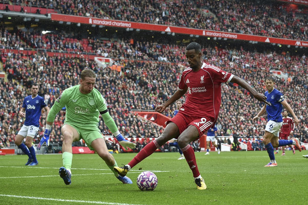 Kritizovaný nákup Liverpoolu našiel oporu v nečakanej persóne. Zastala sa ho legenda Manchestru United