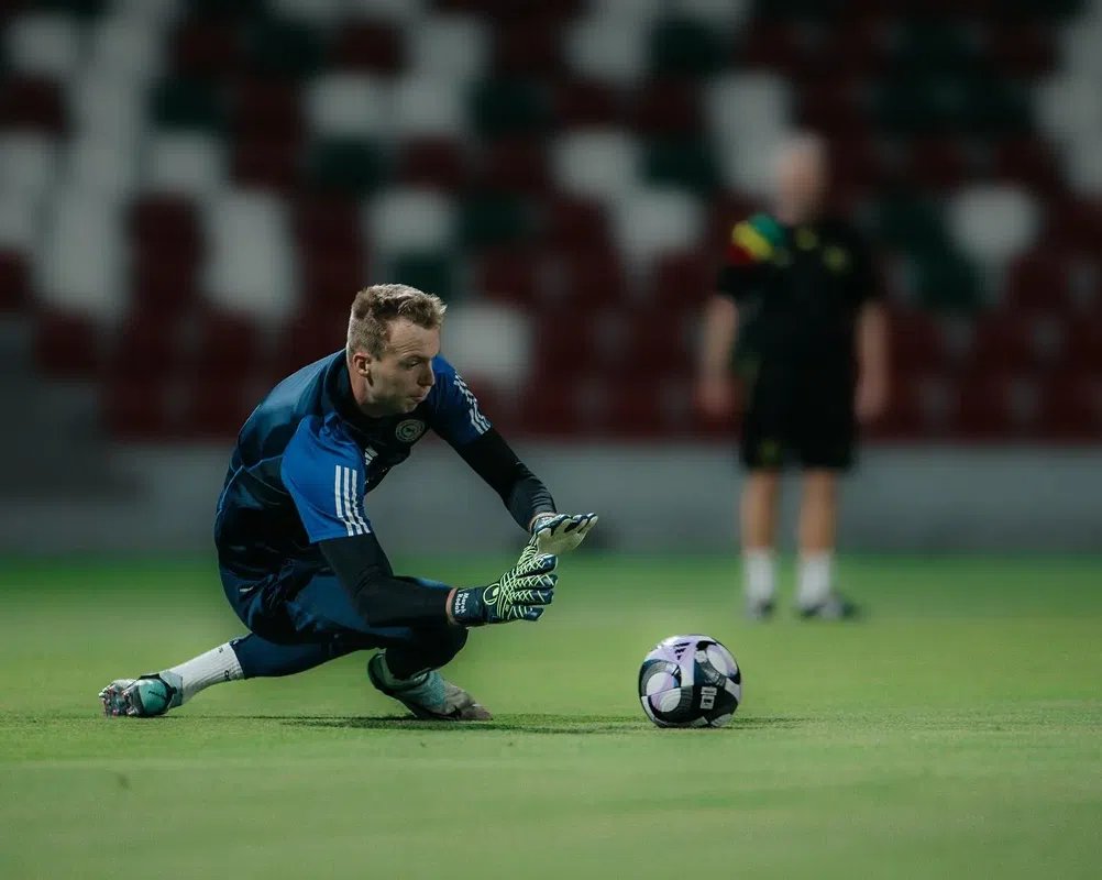 Slovenské duo vo farbách Al Ettifaq uspelo na ihrisku súpera. Marek Rodák s čistým kontom