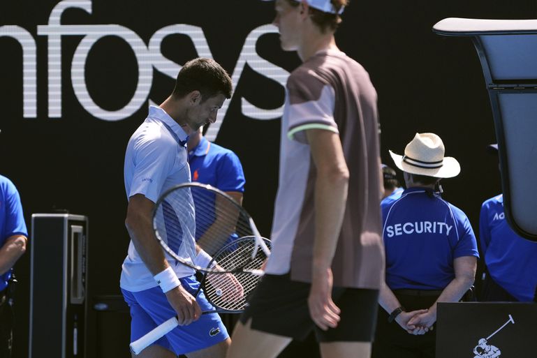 L'explosion de Novak Djokovic.  Sa colère lui a enlevé le micro