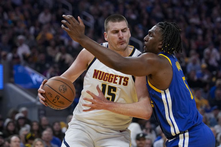 NBA: Jokič opäť úradoval v drese Nuggets. Špeciálny zápas pre trénera Milwaukee