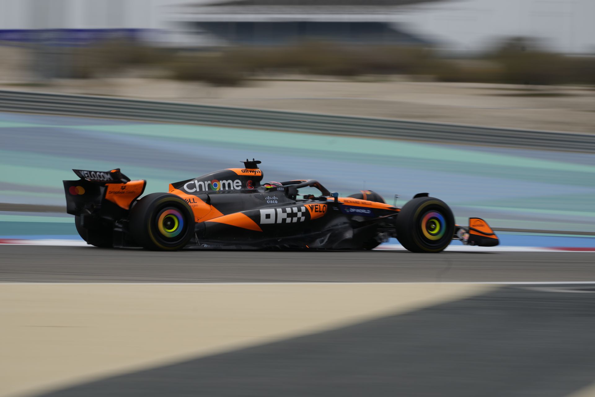 Monopost tímu McLaren počas predsezónnych testov. Zdroj: SITA/AP