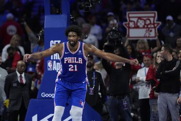 NBA: Denver s Lakers zatiaľ nemá problém, 76ers znížili sériu s New Yorkom