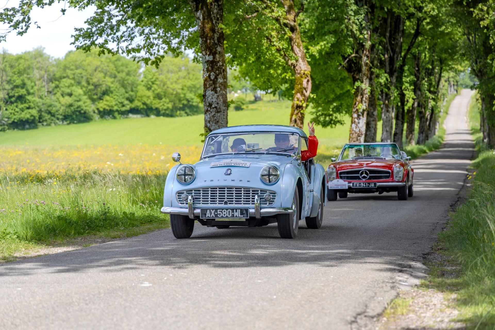 Historické autá na Rely Princezien. Zdroj: Rallye des Princesses / FB