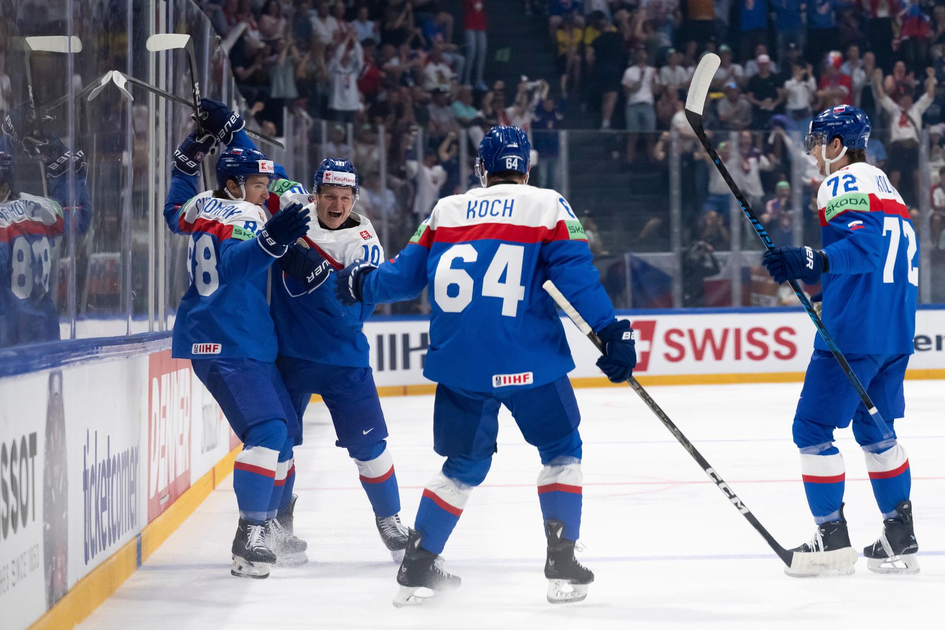 Švédsko - Slovensko (Radosť Slovákov po góle na 1:0) / MS v hokeji 2026. Zdroj: SITA/AP