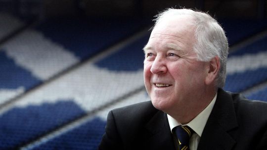Futbalové Škótsko smúti. Zomrel legendárny tréner Craig Brown