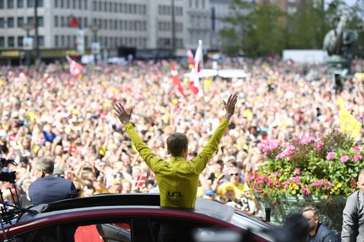 V Dánsku oslavovali svojho hrdinu z Tour de France. Vingegaarda privítali desiatky tisíc fanúšikov