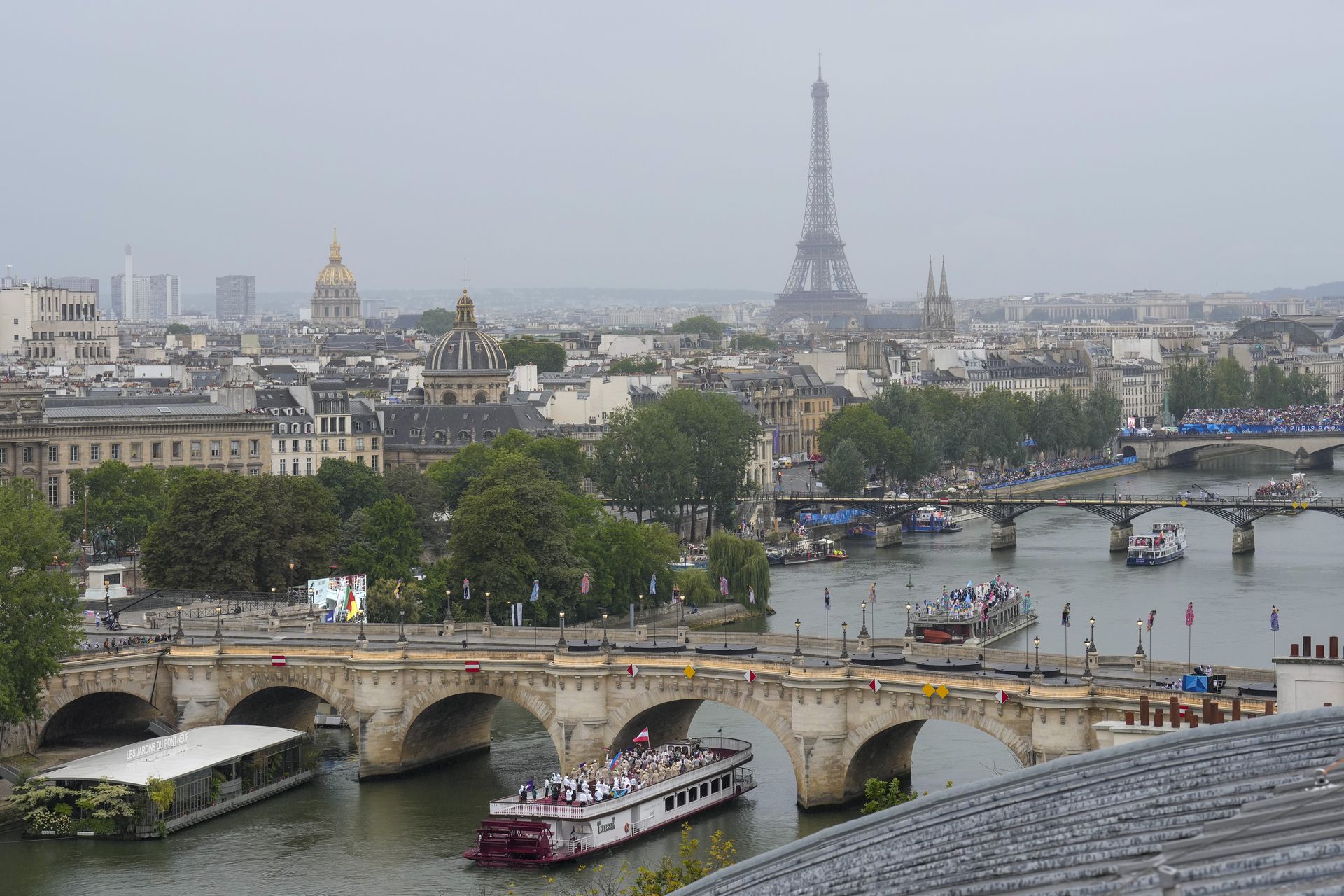 Otvárací ceremoniál OH Paríž 2024. Zdroj: TASR/AP