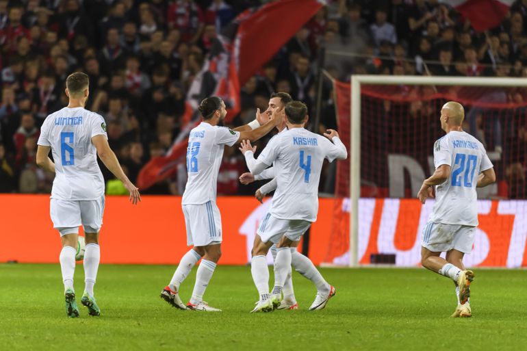 La joie des Blancs s'est estompée, Lille a infligé à Slovan sa première défaite.  Court-circuit Lovat