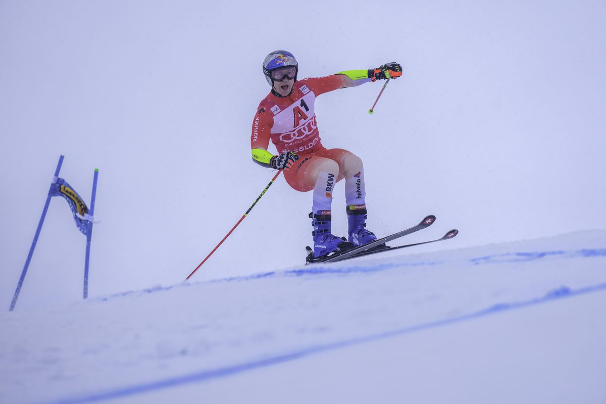 Švajčiarsky lyžiar triumfoval v úvodnom super-G novej sezóny Svetového pohára: Rakušania boli silní
