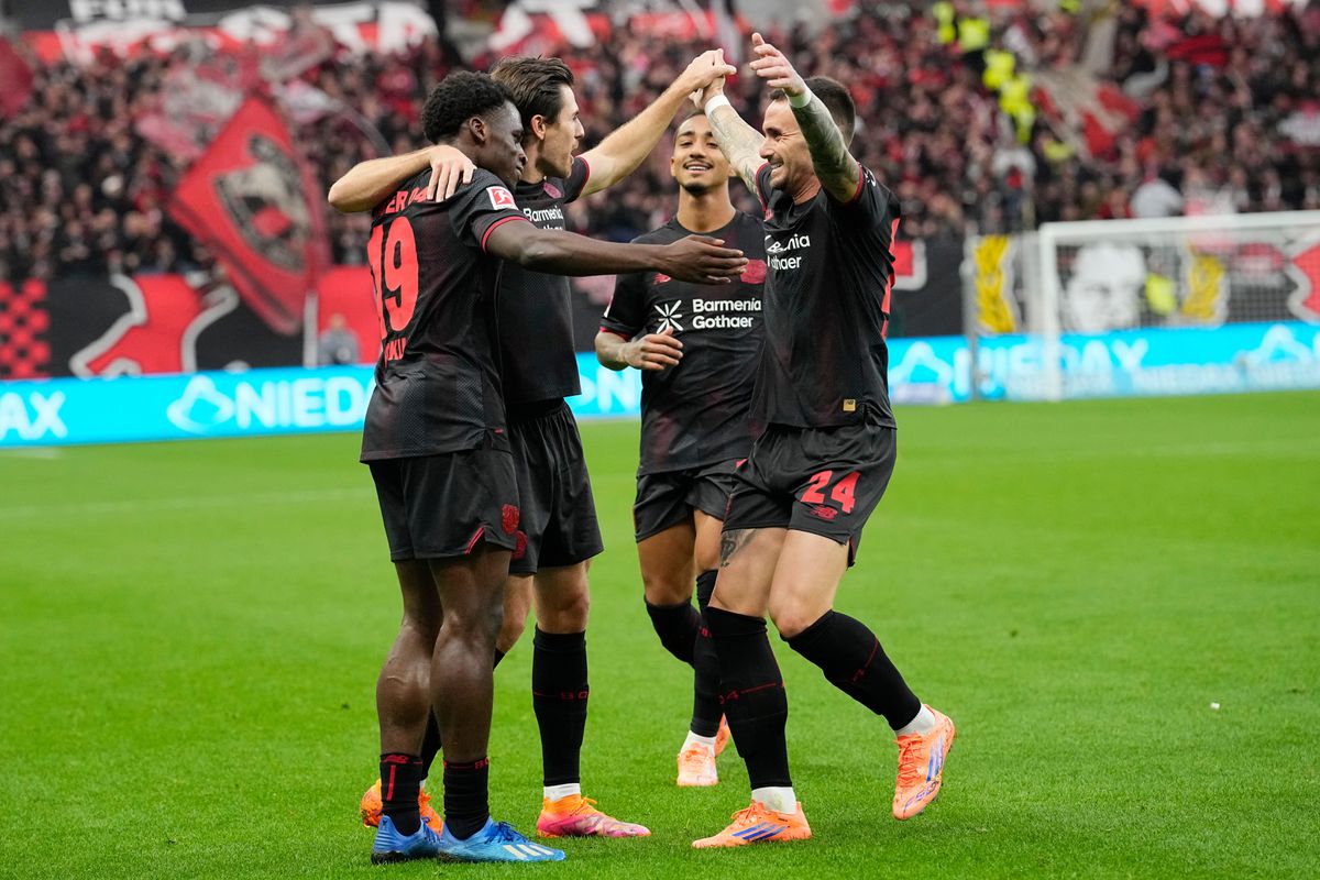 Leverkusen si napravil chuť po vysokej prehre v Lige majstrov. Súper videl červenú kartu