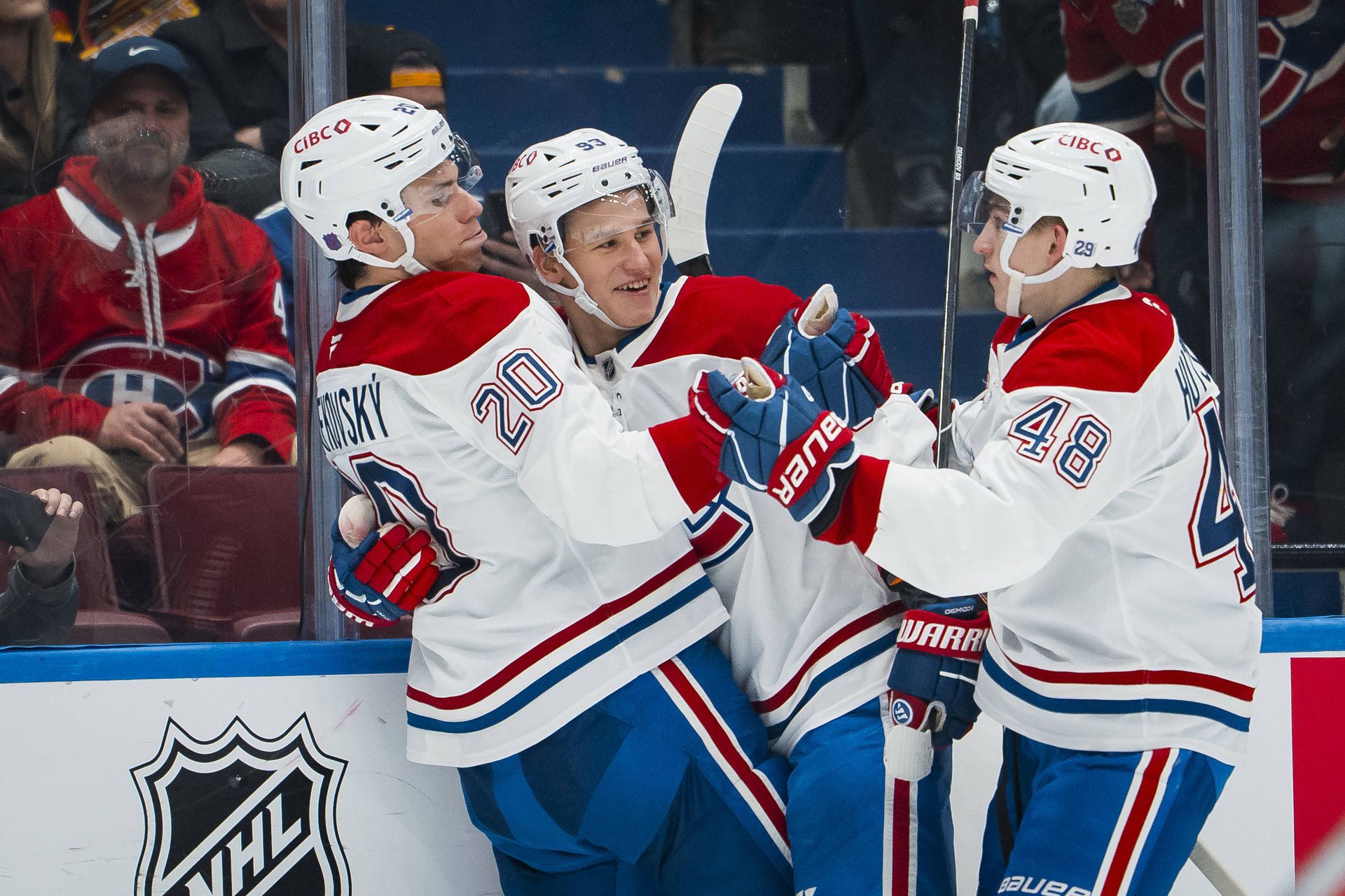Vancouver Canucks - Montreal Canadiens (Juraj Slafkovský, Ivan Demidov a Lane Hutson sa tešia z gólu) / NHL