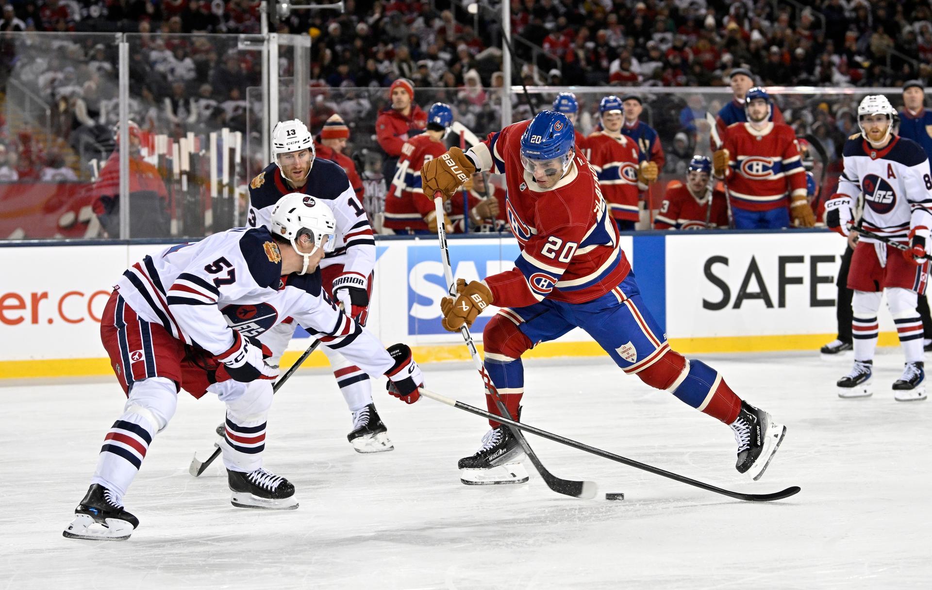 Juraj Slafkovský v zápase Winnipeg Jets - Montreal Canadiens. Zdroj: SITA/AP
