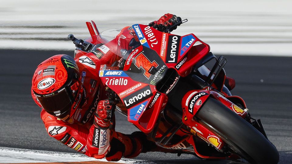 MotoGP: Súboj o titul prekazila havária. Celkové prvenstvo obhájil Talian Bagnaia