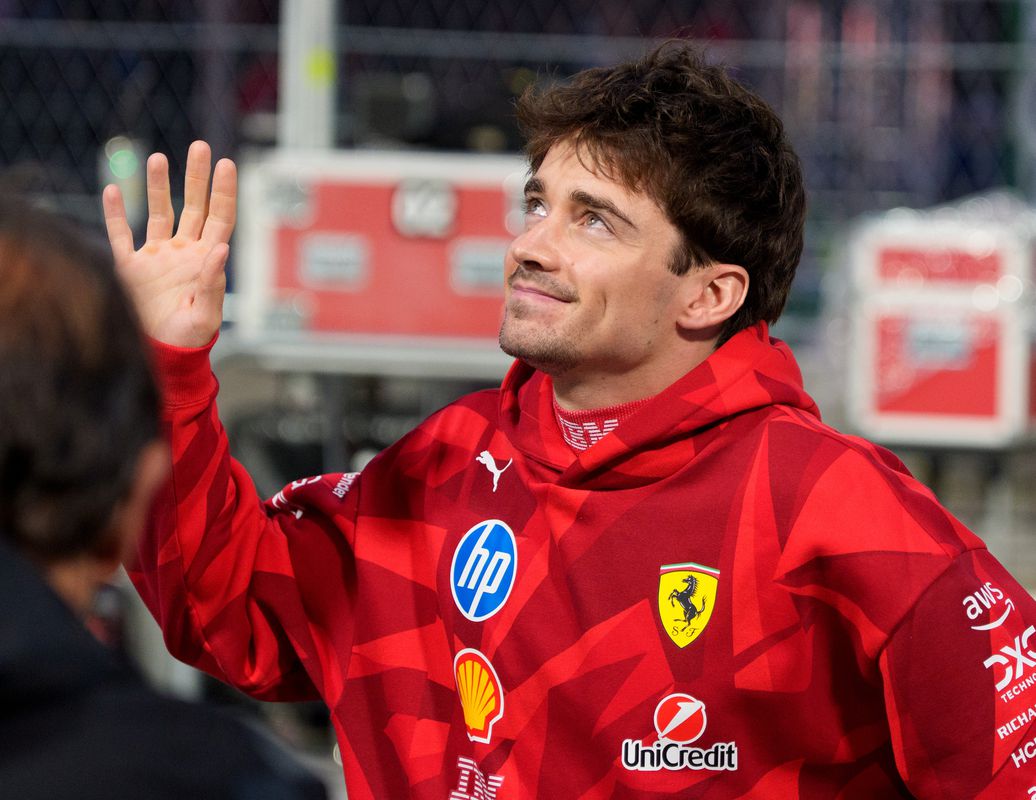 Charles Leclerc potvrdil, že sa rozprával s najvyšším šéfom Ferrari po jeho výbuchu