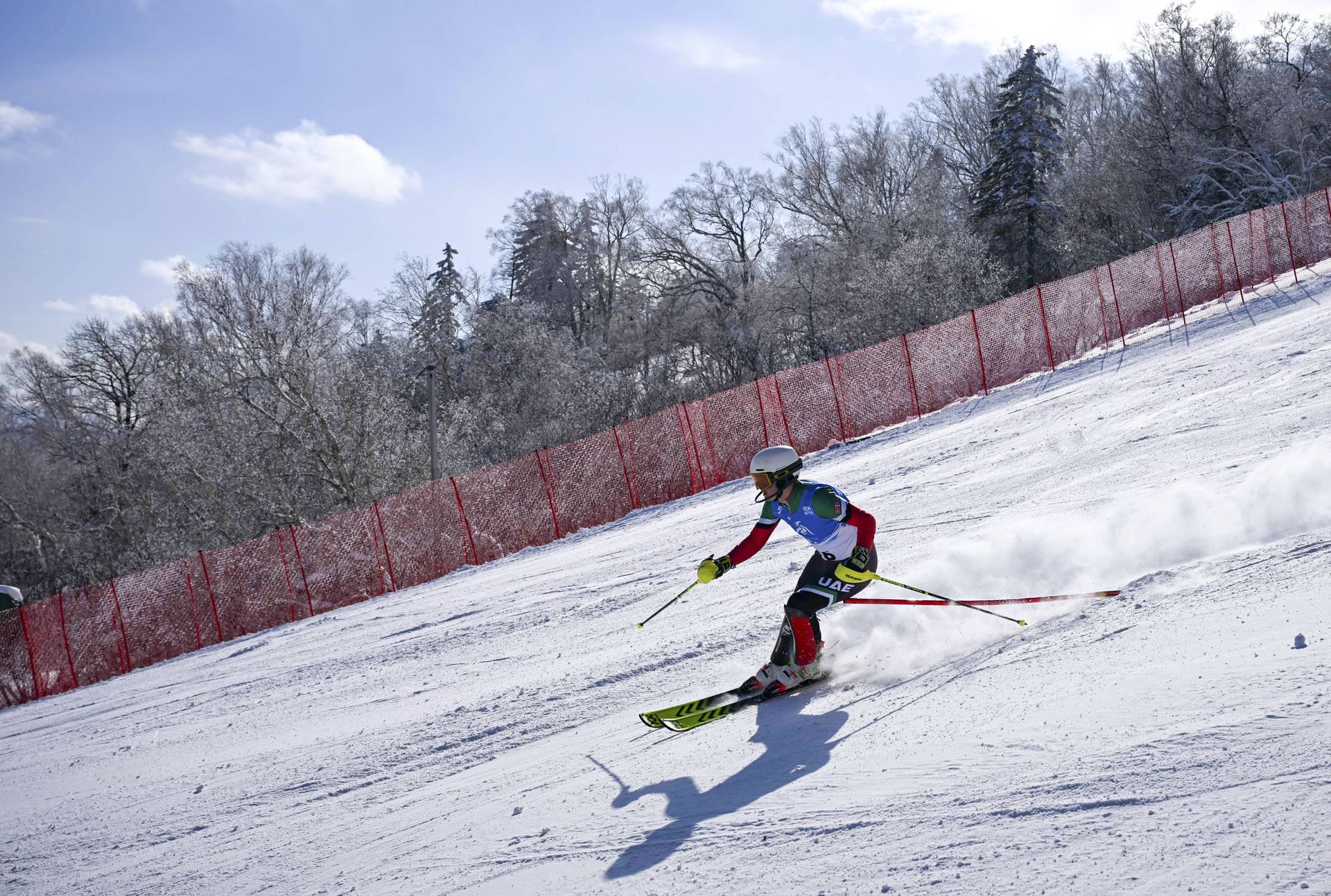 Lyžiar Alex Astridge reprezentujúci Spojené arabské emiráty. Zdroj: Imago