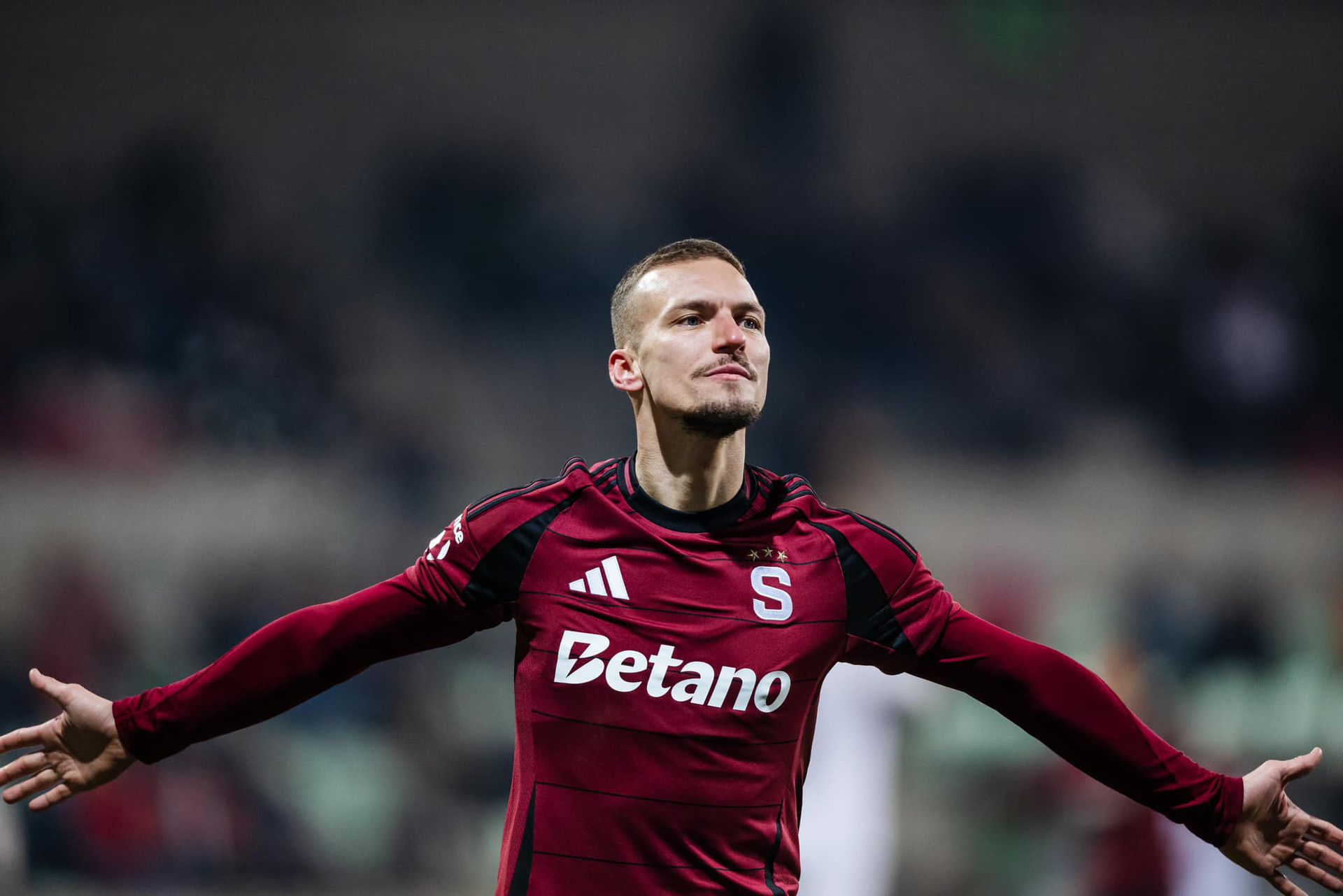 Lukáš Haraslín oslavuje gól v drese AC Sparta Praha. Zdroj: sparta.cz