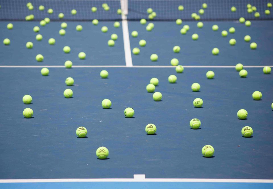 Špičkoví tenisti poukazujú na málo známy problém. Trápi ich viac ako menenie povrchov