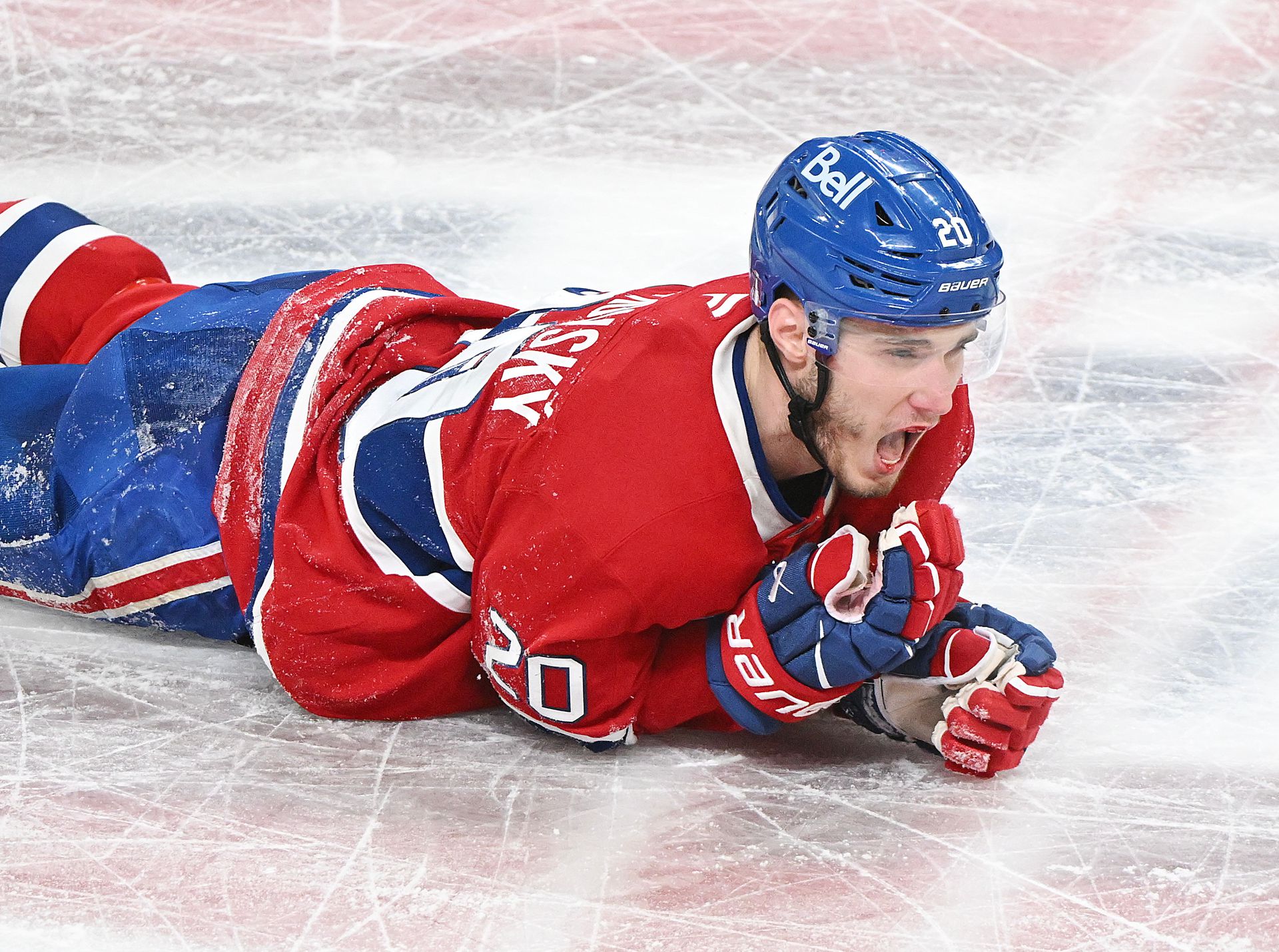 Juraj Slafkovský po nepríjemnom strete. Zdroj: SITA/AP