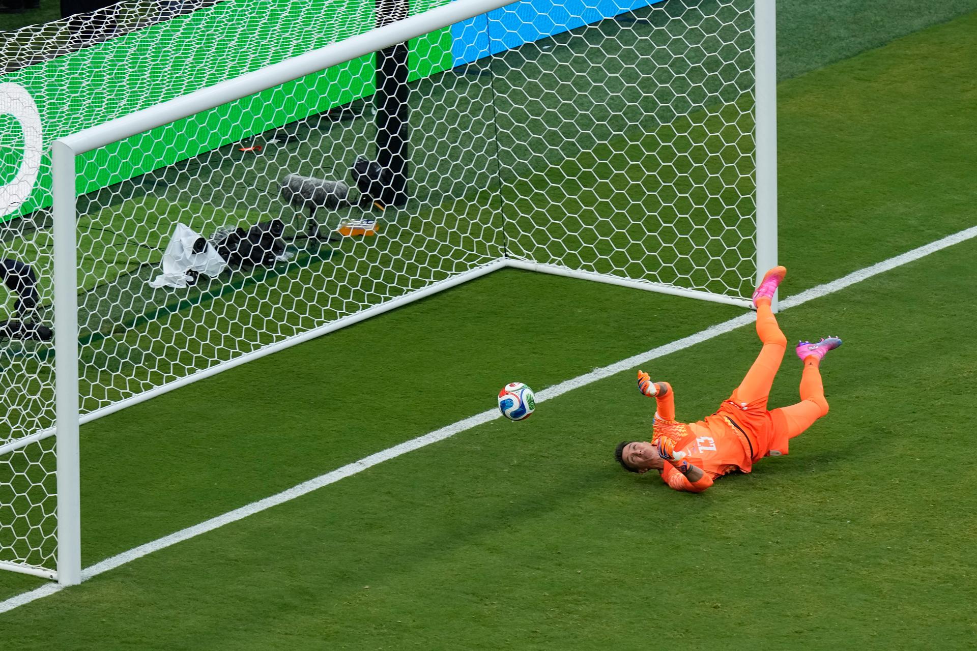 Uruguaj - Španielsko (Fernando Muslera) / MS vo futbale 2026. Zdroj: SITA/AP