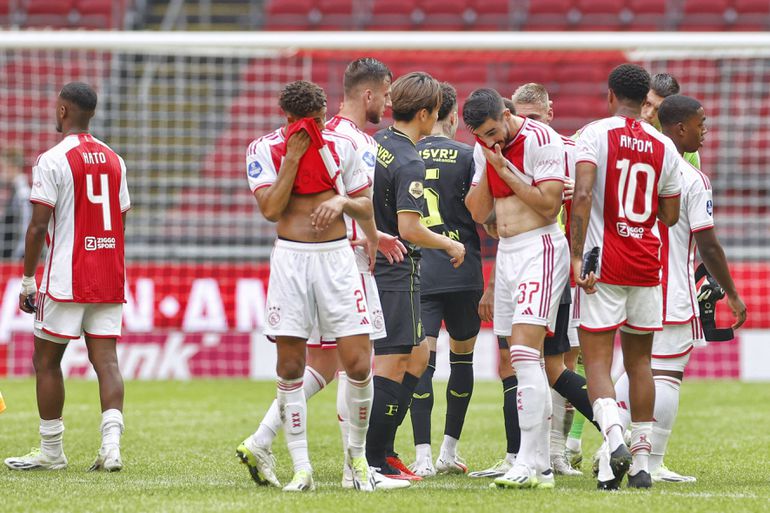 Ťažká prehra Ajaxu s Feyenoordom bola spečatená pred prázdnymi tribúnami v Amsterdame