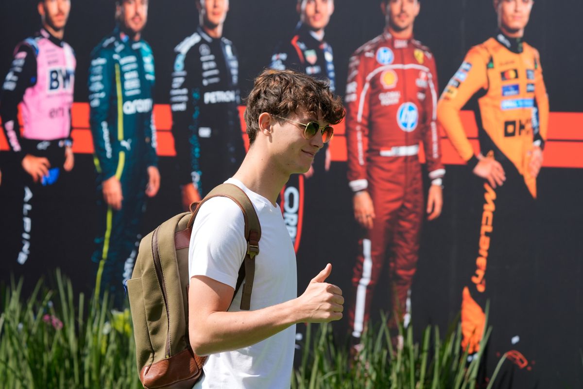 Haas vyrovnal top výsledok v F1. Jeho hrdina sa často pozeral viac do spätných zrkadiel ako pred seba