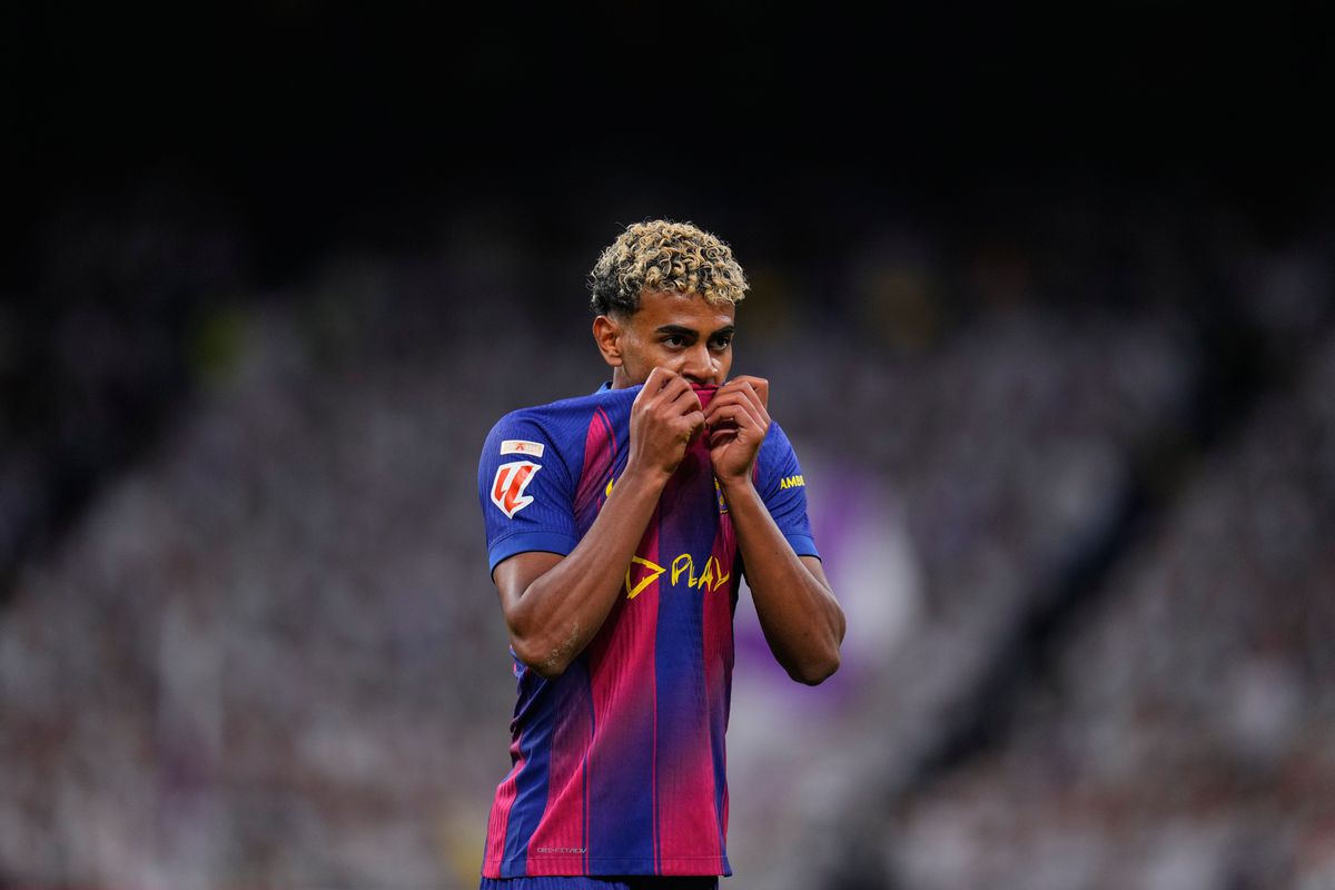Tréner Barcelony chce chrániť Lamina Yamala pred kritikou: Je to výnimočný hráč
