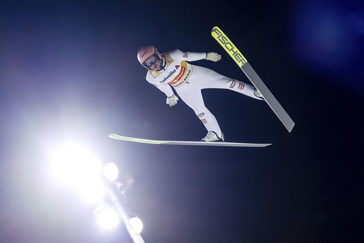 Skoky na lyžiach: Organizátori museli zrušiť preteky v Poľsku