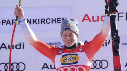 Marco Odermatt ovládol super-G v Garmisch-Partenkirchene a upevnil si postavenie lídra