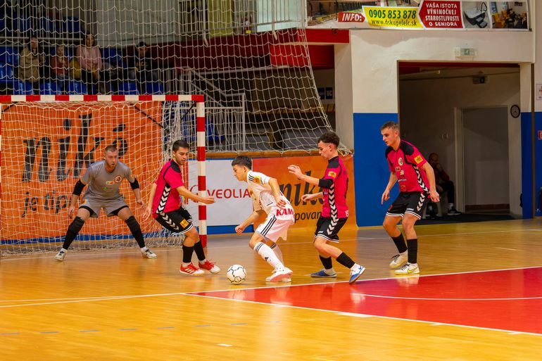Niké Futsal Extraliga: Lučenec dvakrát viedol, nakoniec si odniesol iba bod. Levice zdolali Banskú Bystricu