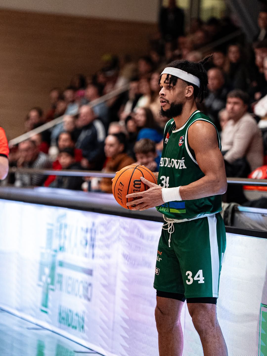 Jordan Lee Glover v drese MBK Baník Handlová.
Zdroj: Instagram/@_jordanglover