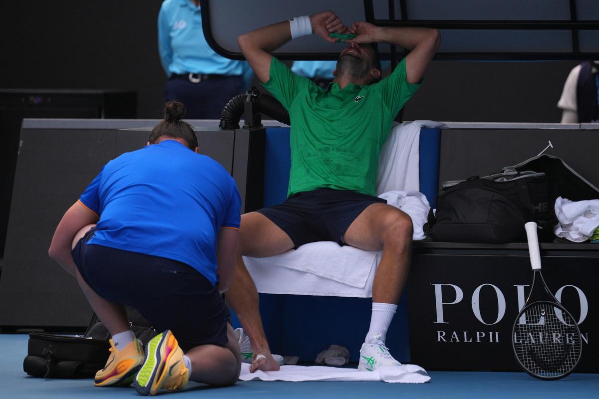 Australian Open: Djokoviča už mal na lopate. Srba zachránilo súperovo zranenie