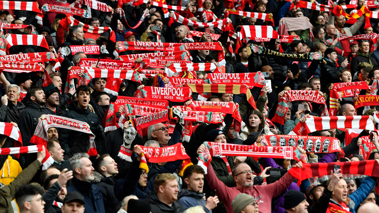 Maďarský komentátor a exreprezentant urazili fanúšikov Liverpoolu, stanica to rieši. Čo ich pobúrilo?